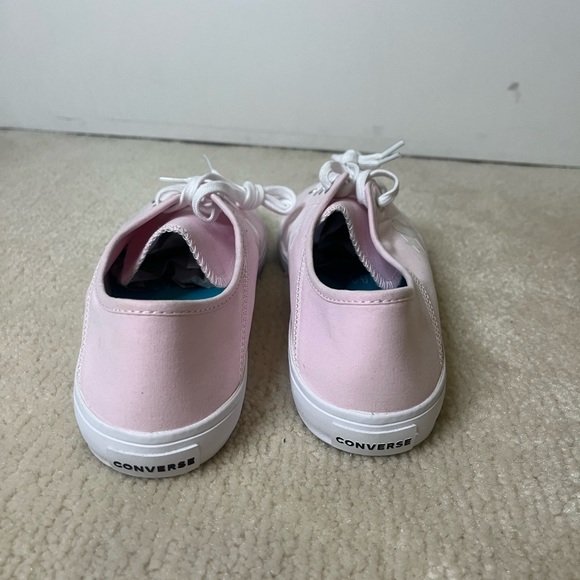 NWOT Converse pink shoes. Size 9. Never worn - Picture 3 of 7